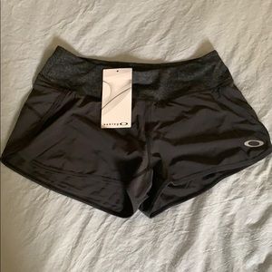 BNWT Oakley Crunch and Burn Shorts - Small
